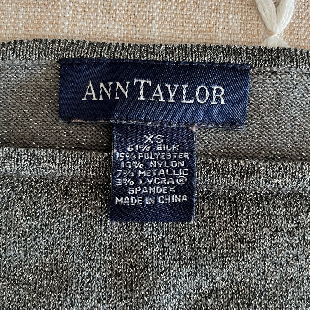 Stunning Ann Taylor Metallic Gray Women's Sweater/Silk Pants Set Size: XS 2P - Picture 5 of 17